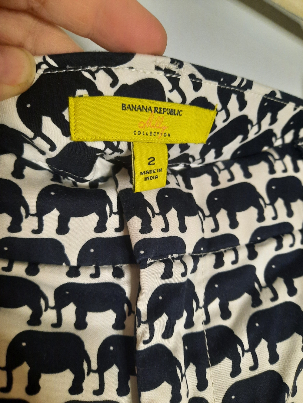 Banana Republic Sz 2, Navy and Cream Elephant, Millie Collection Print Shorts, - Picture 4 of 5